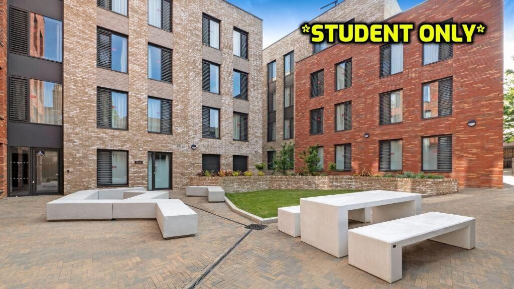 Student Only Zeni Ensuite Rooms, Колчестер Екстер'єр фото