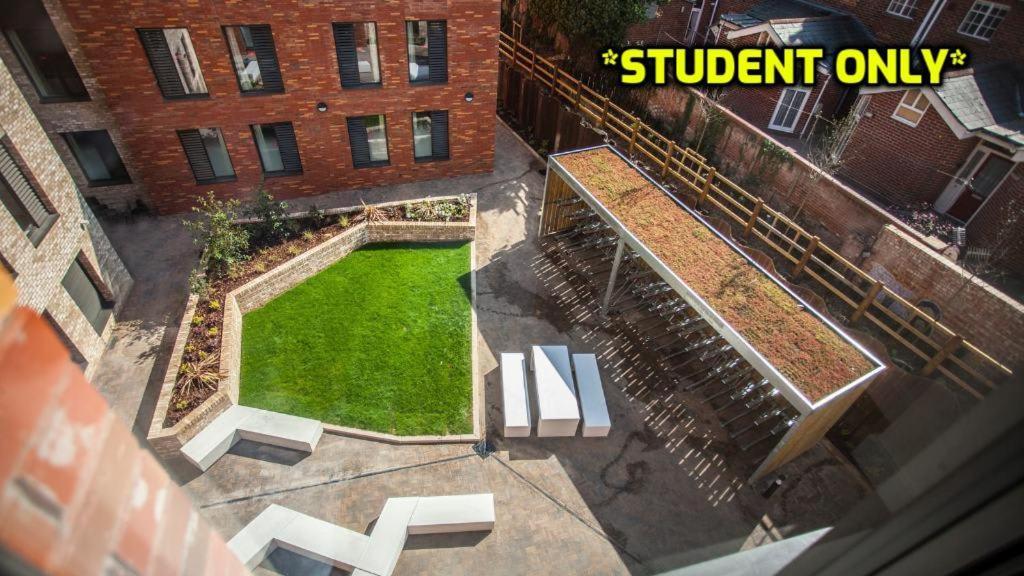 Student Only Zeni Ensuite Rooms, Колчестер Екстер'єр фото