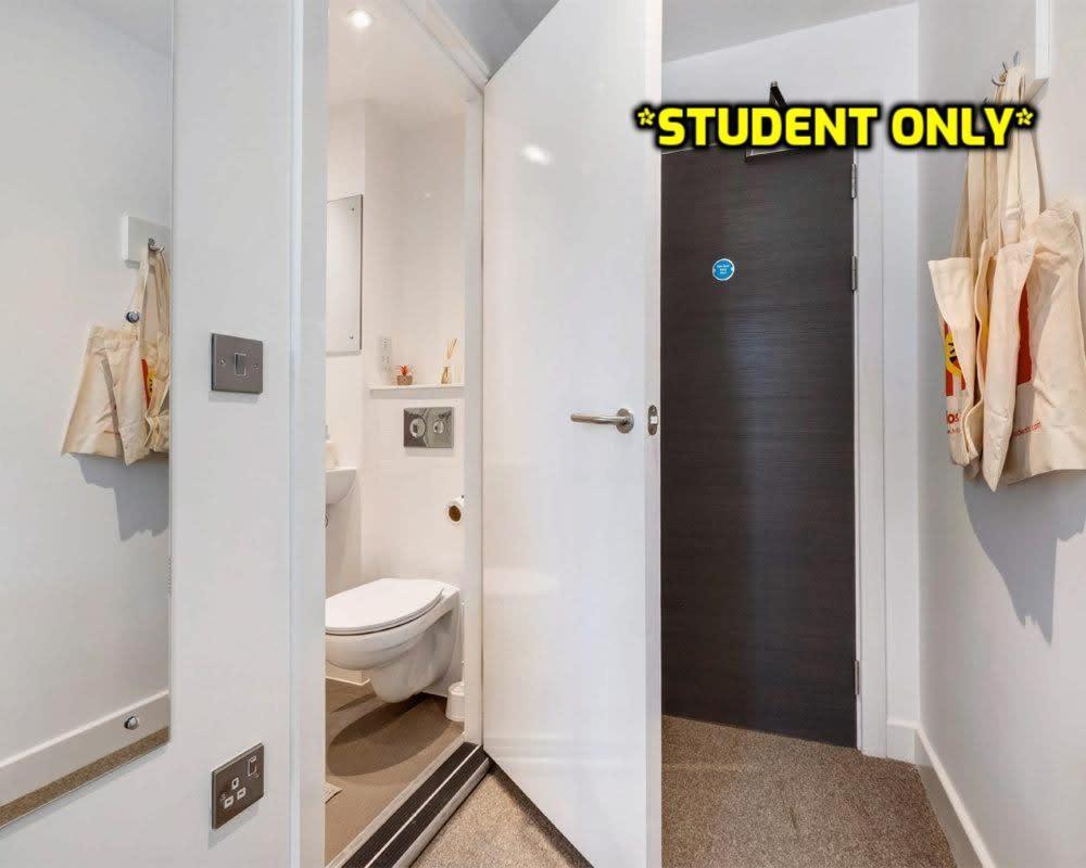 Student Only Zeni Ensuite Rooms, Колчестер Екстер'єр фото